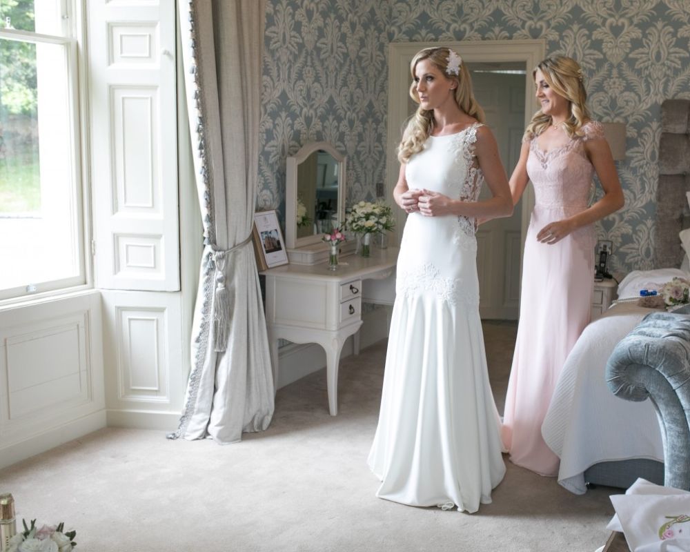 Bridal prep in boyne house www.boynehouseslane.ie